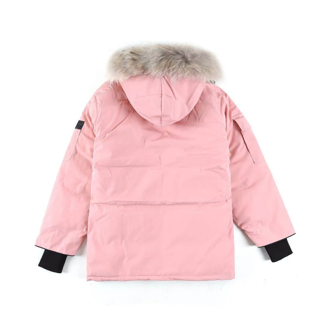 P780 with dust bag) Canada Goose Canada Goose #Expedition expedition parka classic down jacket ➖ Imported 21-count polyester-cotton blended original fabric [last year’s 16-count/18-count hard fabrics have been completely eliminated, this year all use 21-count genuine synchronized fabrics, the soft mid-band feels delicate and textured], genuine synchronized Feather-Light 10D waterproof coated fabric, made of 84.5% polyester fiber and 15.5% cotton, 100% the best feel in the entire network! ➖ The genuine official website is synchronized with the national standard 80 white duck down, you can check the official website customer service, there will never be a series of misleading claims such as 90 down or goose down! ➖ Using the best nylon lining with double double-layer sealing design, velvet-proof No. 7 needle + grid-filled down ready-made garments, there is 100% no so-called velvet running! ➖ The cuffs are designed with thickened seamless threads, and the collar and pockets are lined with top-quality polar fleece to keep you warm and comfortable! ➖ Yoshida YKK provides original custom-made electroplated sliders. YKK two-way lockable zippers are tight and smooth and will not peel off paint! ➖ 3M composite guarantees that the Velcro is the same as the original, durable, and all accessories and hardware are custom-made! ➖ Imported BEHRINGER embroidery machine to customize the 10,000-needle embroidery logo, 98% of which can be reproduced to restore the original logo. You can check and compare on the official website! ➖ The fur collars are all made of large pieces of Western Canadian blue wolf hide, ensuring that each fur collar is 13-15cm wide! 08 models for men and women SIZE: XS S M L XL XXL